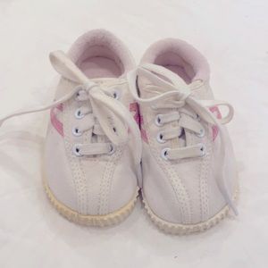 New white baby tretorns  - Tennis anyone? 🎾